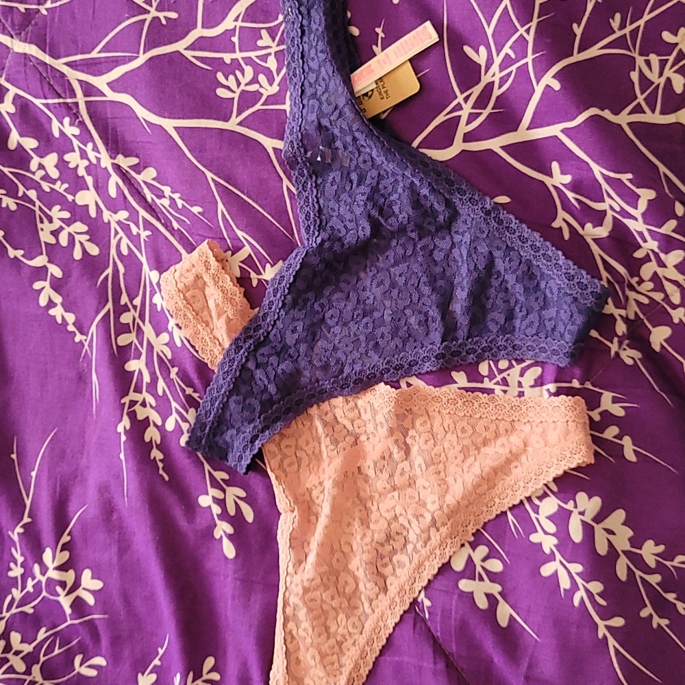 ♡ Victoria's Secret PINK thongs NWT♡